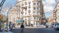 Vista exterior de Local en venda en  Barcelona Capital amb Aire condicionat, Calefacció i Moblat