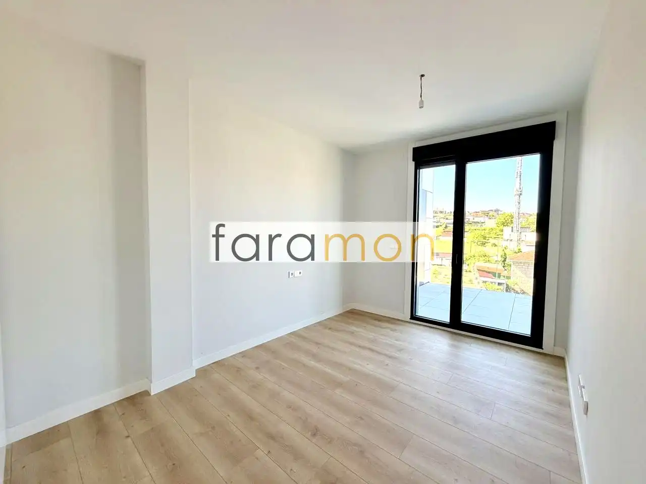 Schlafzimmer von Wohnung zum Verkauf in Vigo  mit Heizung, Terrasse und Abstellraum