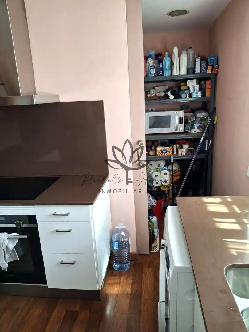 Küche von Einfamilien-Reihenhaus zum Verkauf in Castelldefels mit Klimaanlage, Heizung und Privatgarten