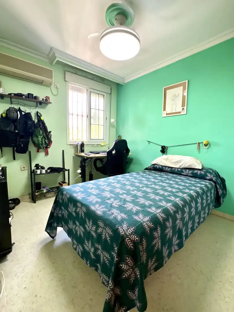Dormitori de Casa o xalet en venda en Sevilla amb Aire condicionat i Traster