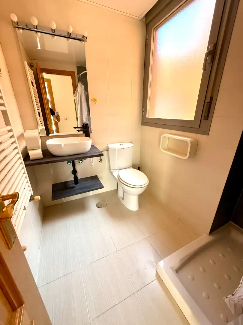 Badezimmer von Dachboden zur Miete in Guadalajara mit Klimaanlage, Heizung und Terrasse