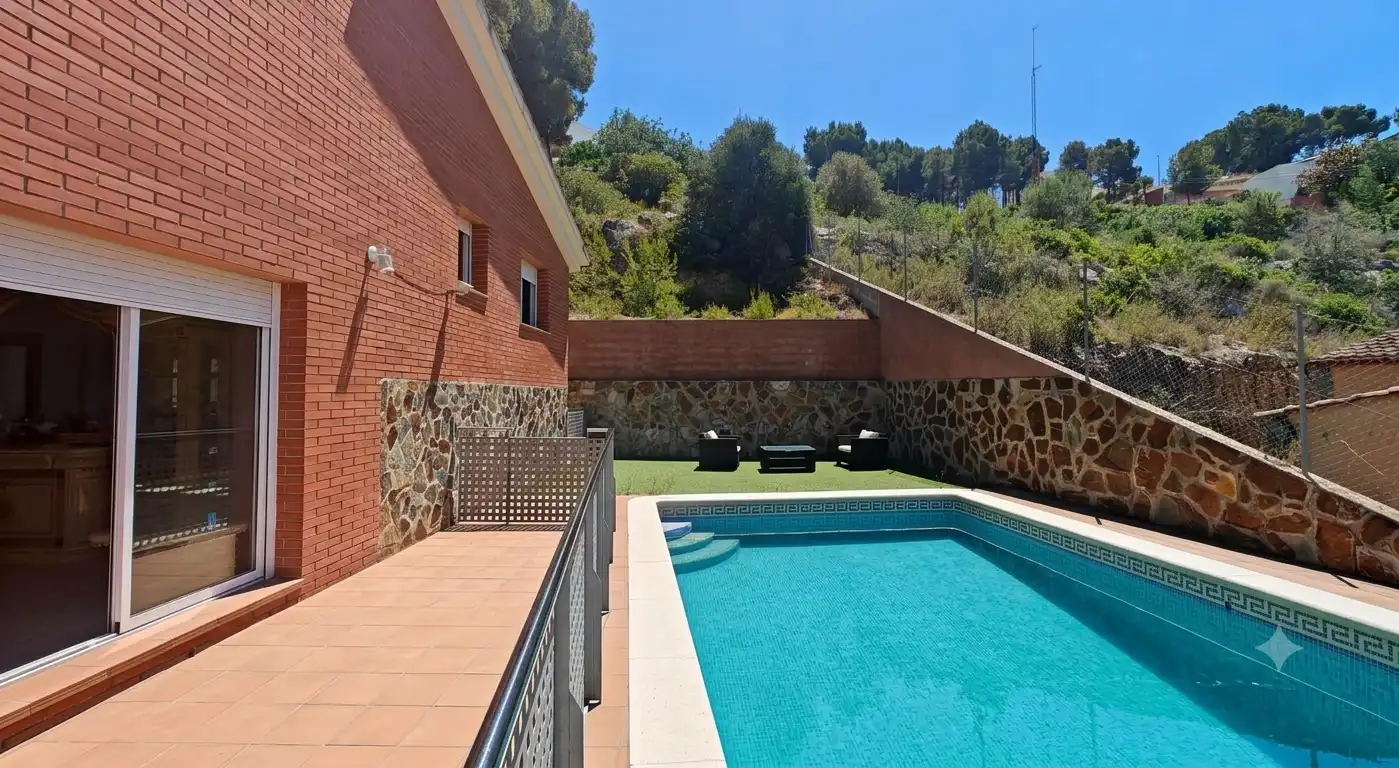 Schwimmbecken von Haus oder Chalet zum Verkauf in Castellet i la Gornal mit Klimaanlage, Heizung und Privatgarten