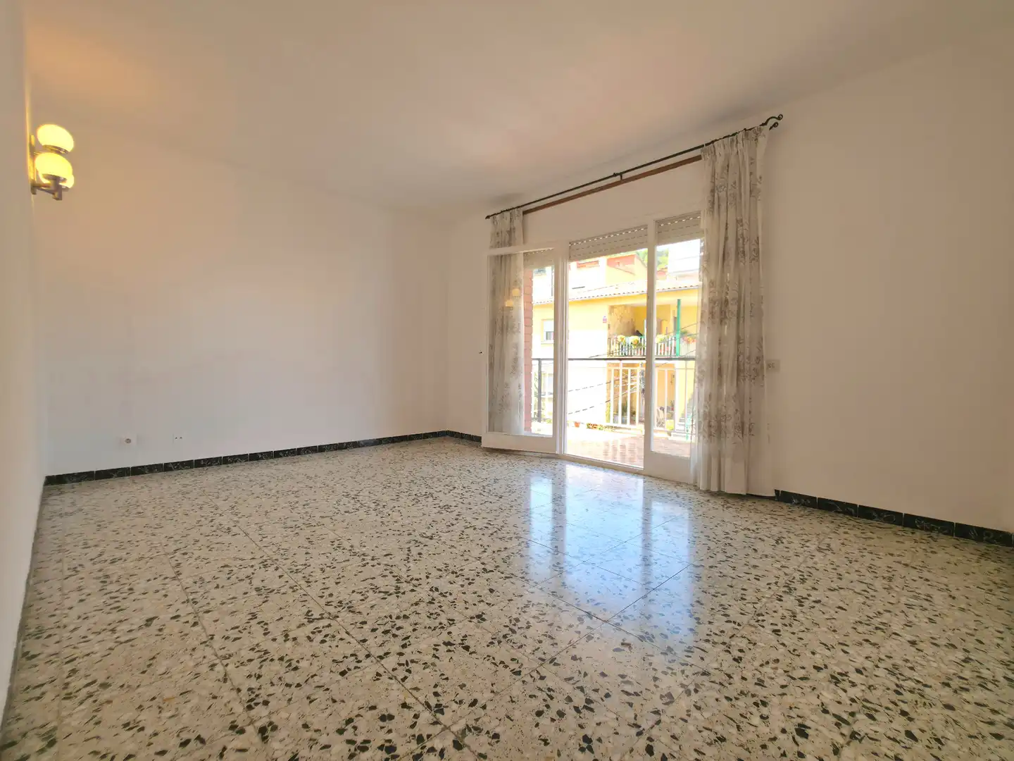 Sala de estar de Piso en venta en Sant Andreu de la Barca con Terraza, Horno y Balcón