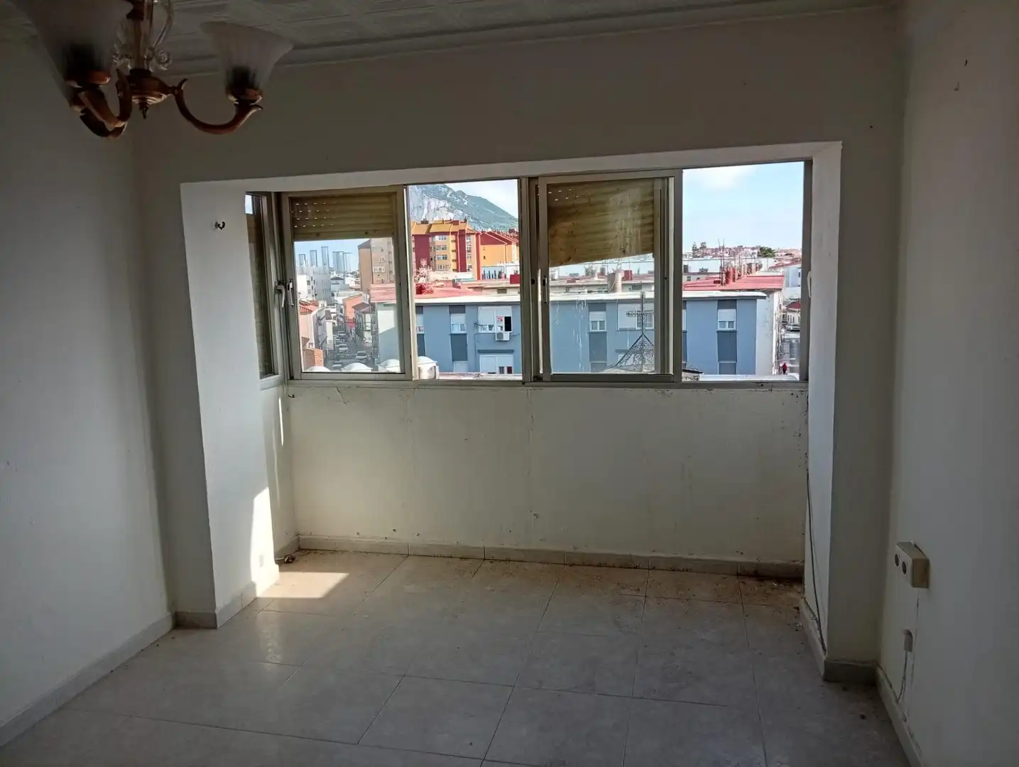 Habitación de Piso en venta en La Línea de la Concepción