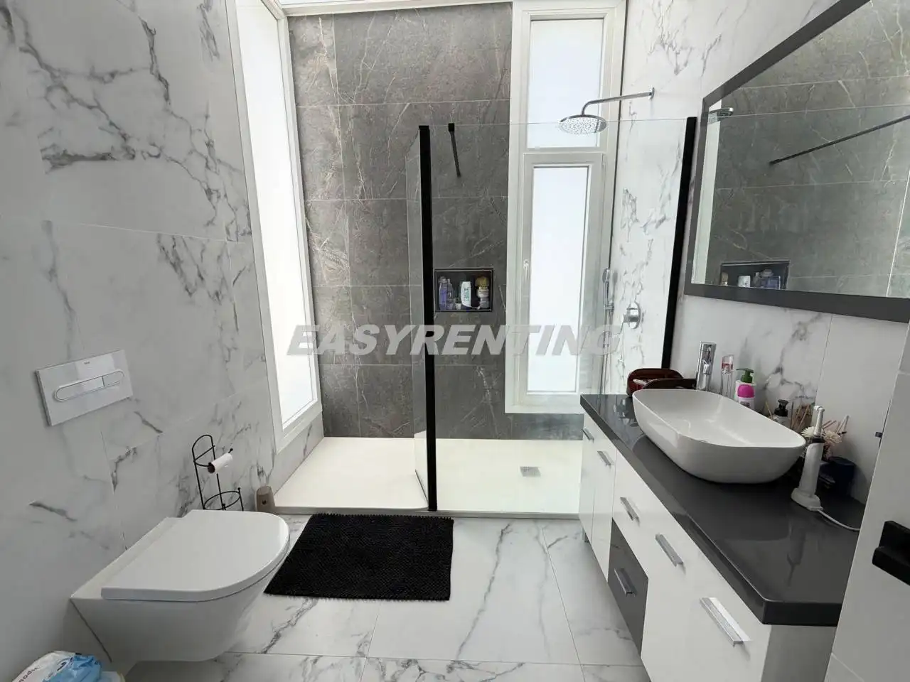Bathroom of Houses for sale in La Línea de la Concepción  with Air Conditioner, Private garden and Terrace