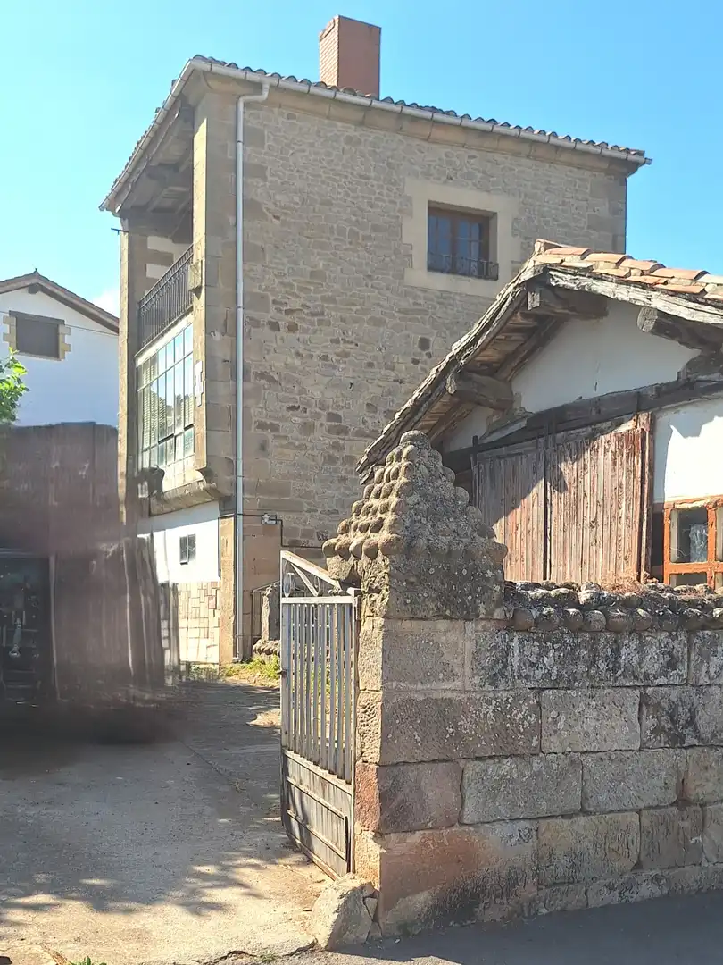 Exterior view of Houses for sale in Valdeolea  with Heating and Balcony