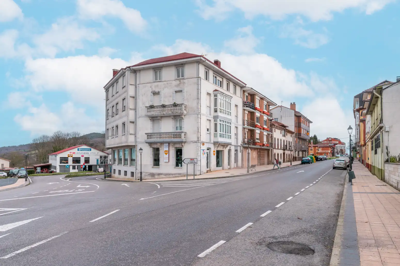Vista exterior de Casa adosada en venta en Salas con Parquet, Terraza y Trastero
