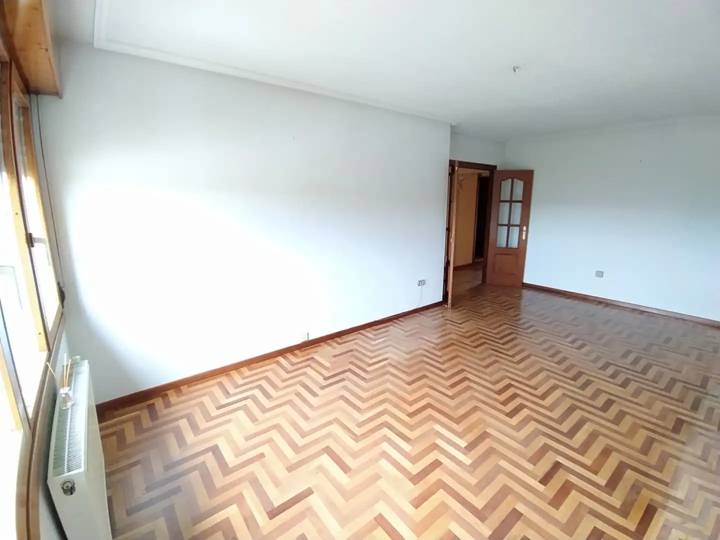 Sala de estar de Piso en venta en Avilés con Calefacción, Parquet y Terraza