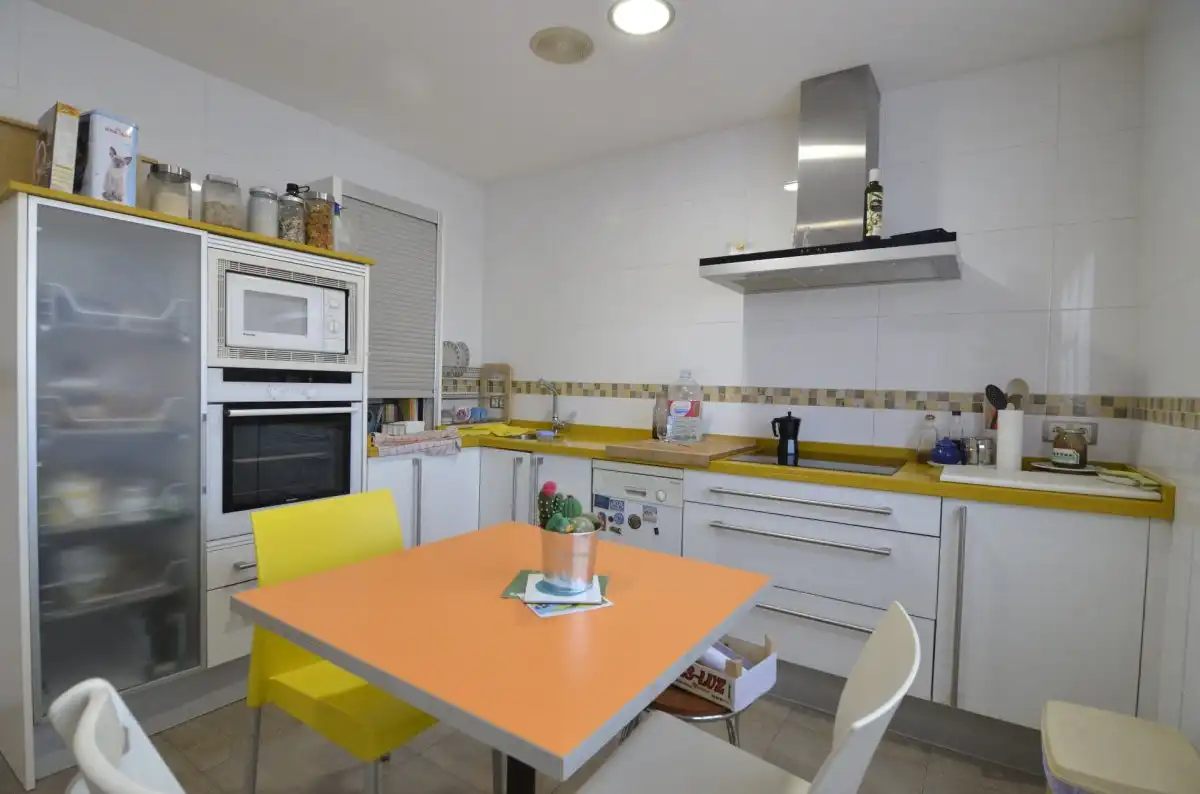 Cocina de Casa adosada en venta en Doñinos de Salamanca con Calefacción, Parquet y Terraza