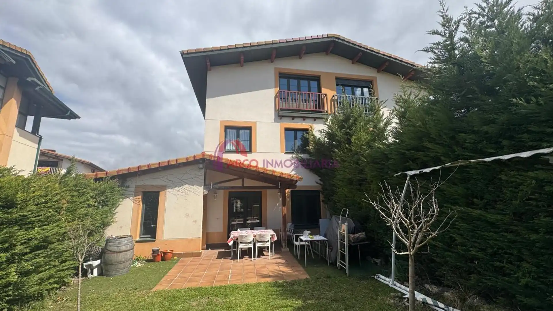 Jardín de Casa adosada en venta en Cardeñadijo con Calefacción, Jardín privado y Balcón