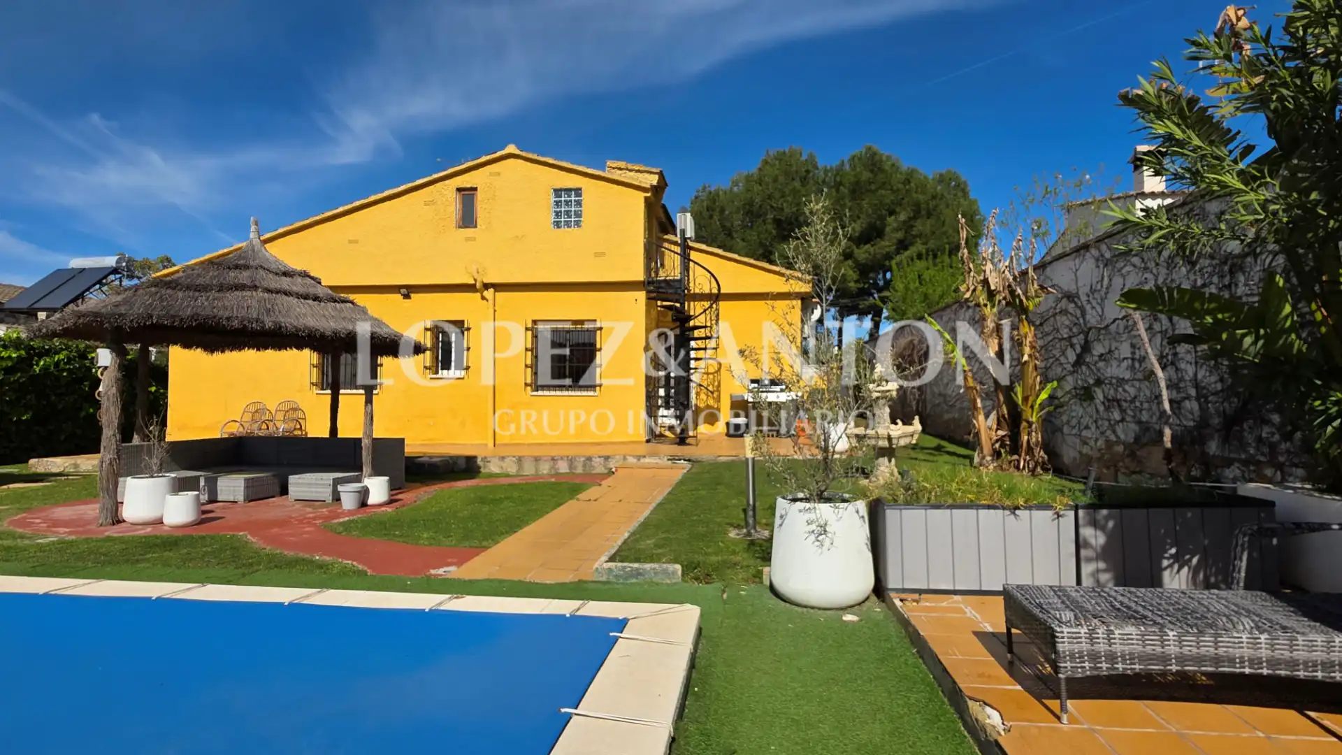 Exterior view of Houses for sale in L'Eliana  with Air Conditioner, Heating and Private garden