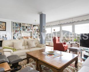 Living room of Duplex for sale in Getxo 