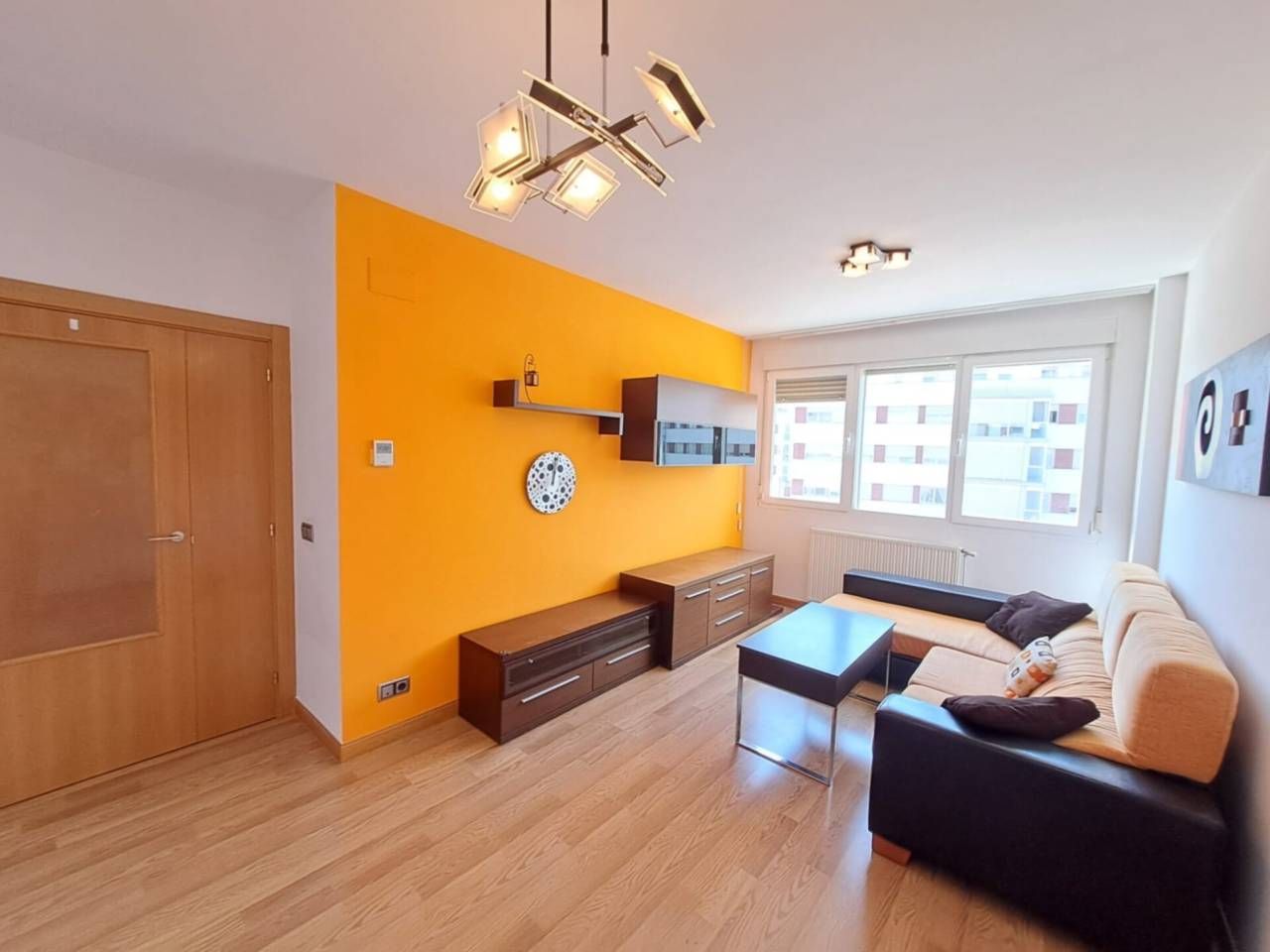 Sala de estar de Piso en venta en Burgos Capital con Calefacción, Parquet y Trastero