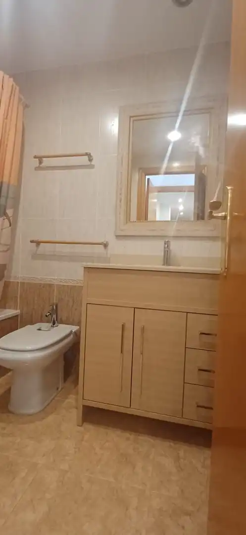 Badezimmer von Wohnung zur Miete in Lleida mit Klimaanlage, Heizung und Terrasse