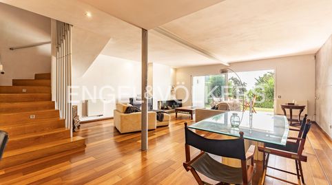 Espectacular casa de diseño con jardín, piscina comunitaria y vistas al mar en Llavaneras, imatge 2