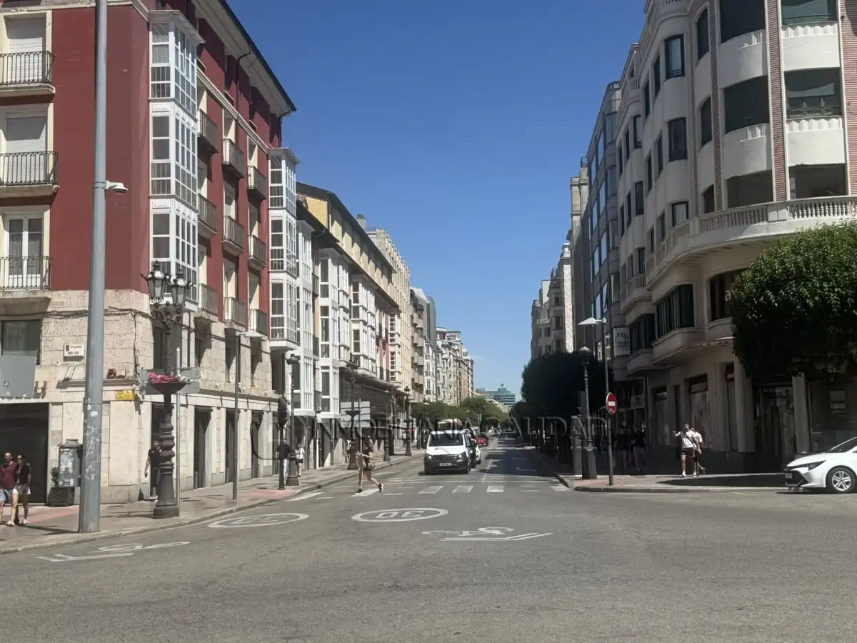 Vista exterior de Pis en venda en Burgos amb Calefacció i Terrassa
