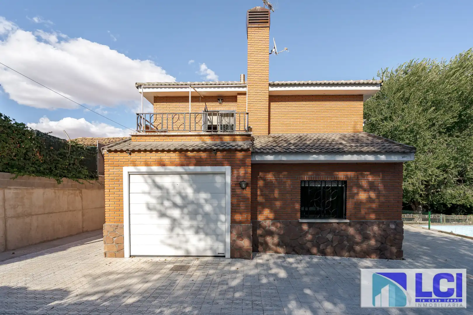 Vista exterior de Casa o chalet en venta en Villalbilla con Calefacción, Jardín privado y Terraza