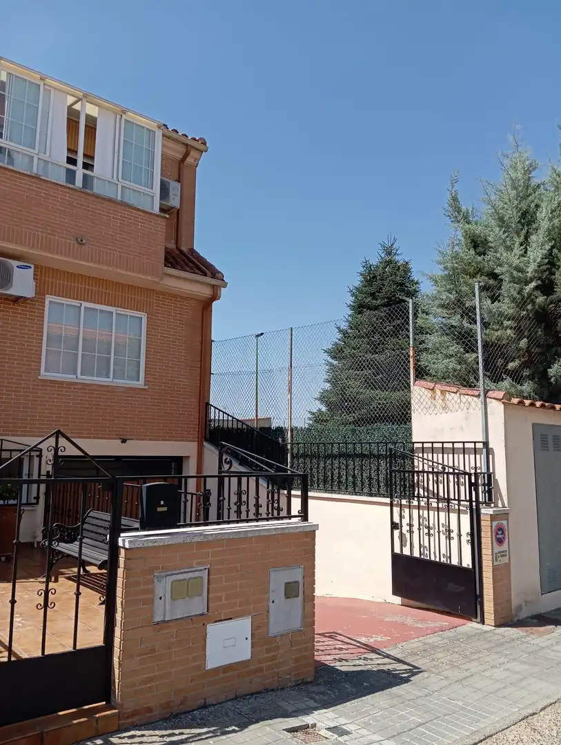 Vista exterior de Casa o chalet en venta en Torralba de Calatrava con Aire acondicionado, Calefacción y Trastero