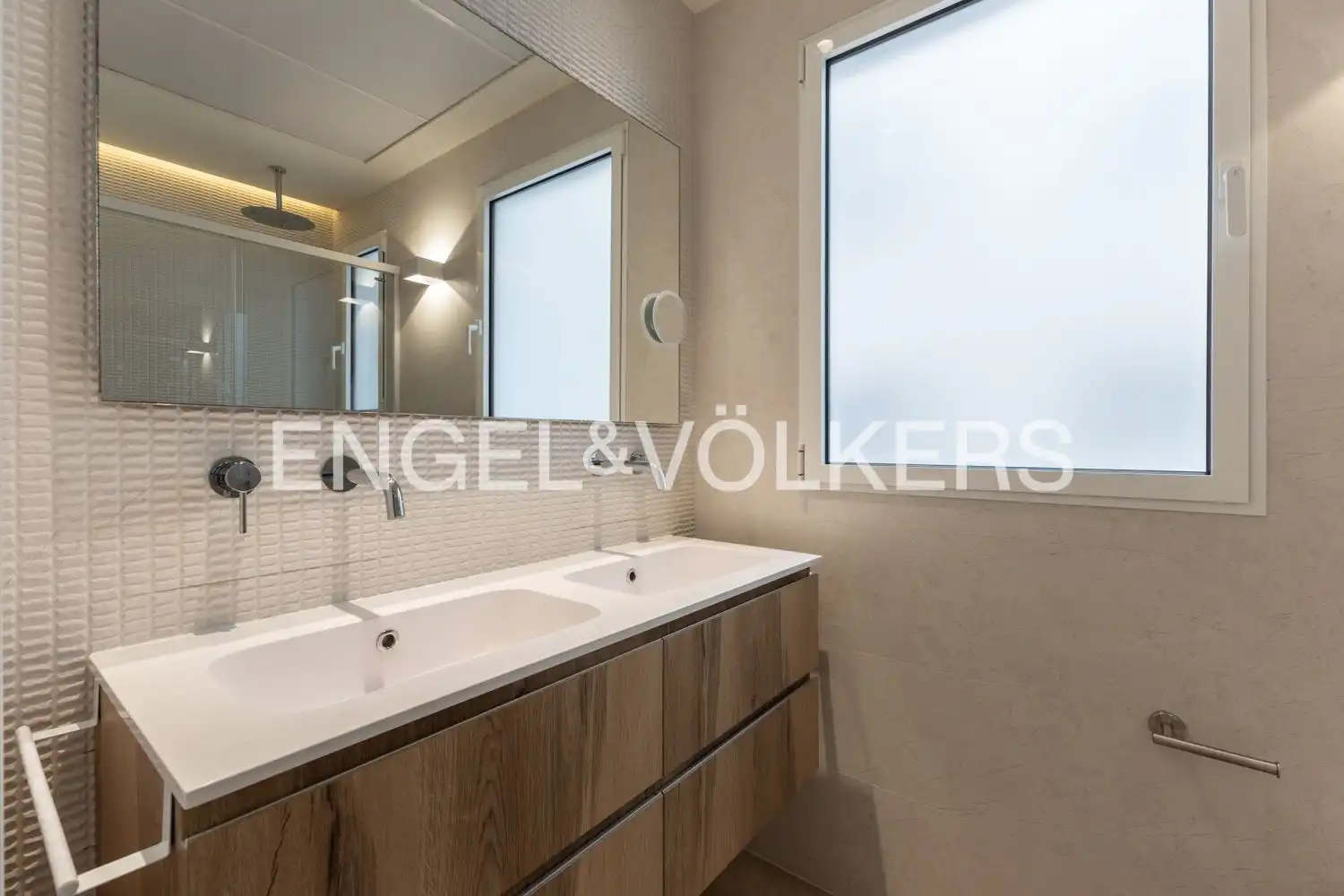 Baño de Piso en venta en Valencia con Aire acondicionado, Calefacción y Balcón