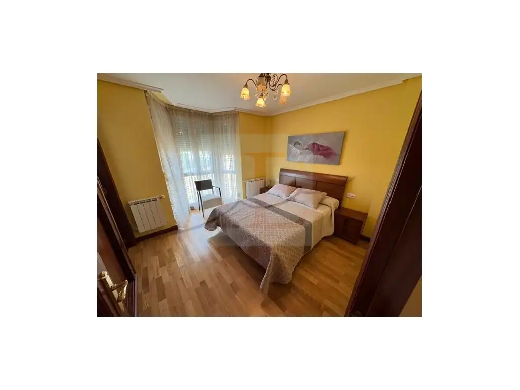 Bedroom of Houses for sale in Santa María del Páramo