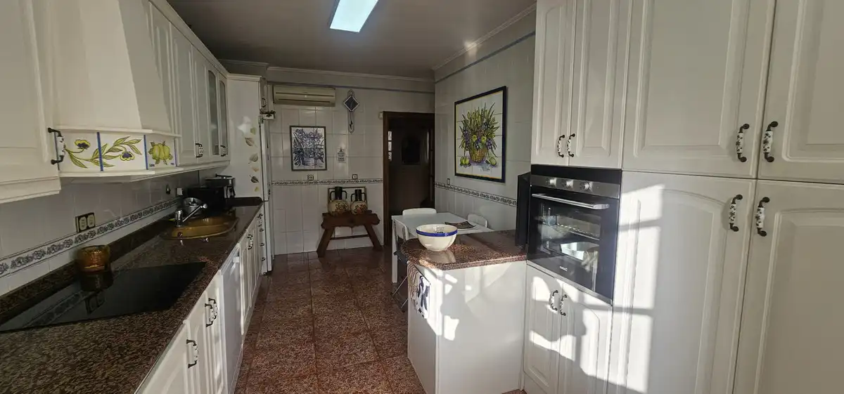 Küche von Maisonette zum Verkauf in Fuengirola mit Klimaanlage, Heizung und Schwimmbad
