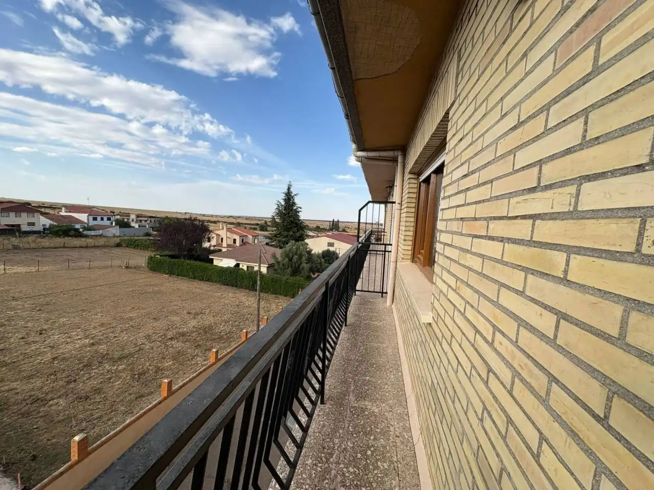 Vista exterior de Pis en venda en Tamames amb Moblat i Balcó