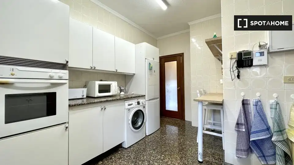Cocina de Piso para compartir en Bilbao  con Aire acondicionado, Terraza y Amueblado