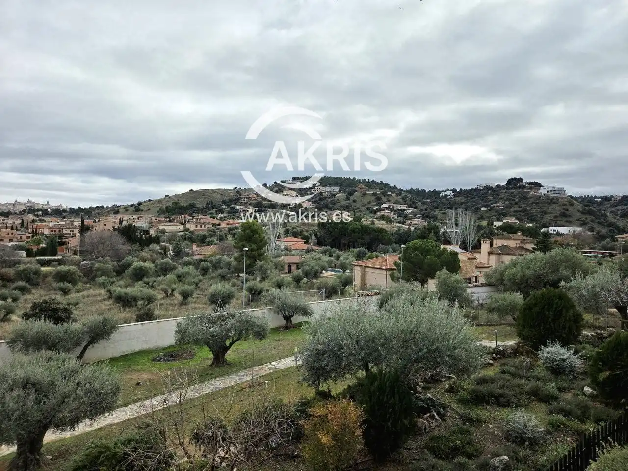 Houses for sale in Calle Monasterio Santa María la Real, Los Cigarrales-La Bastida