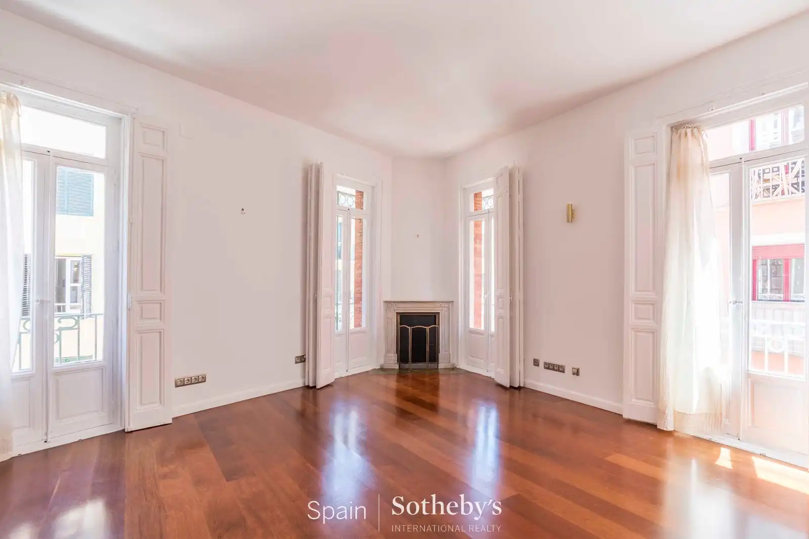 Menjador de Apartament de lloguer en Madrid amb Aire condicionat i Calefacció