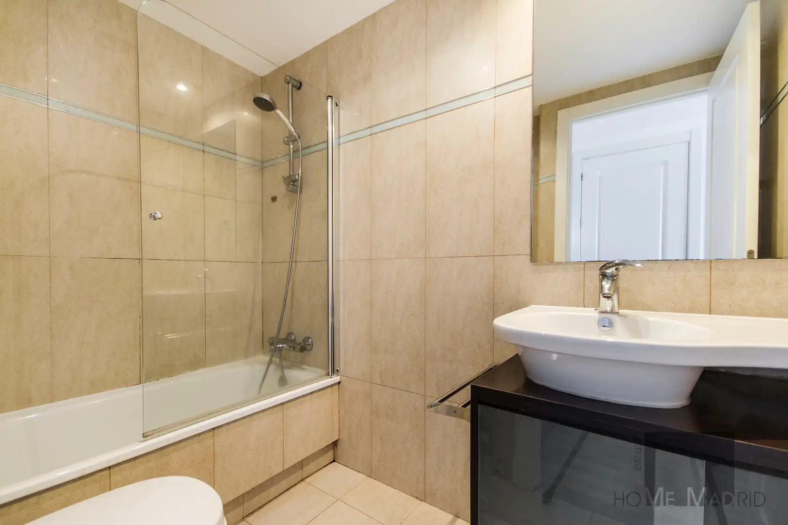 Bathroom of Flat for sale in Madrid  with Air Conditioner, Heating and Storage room