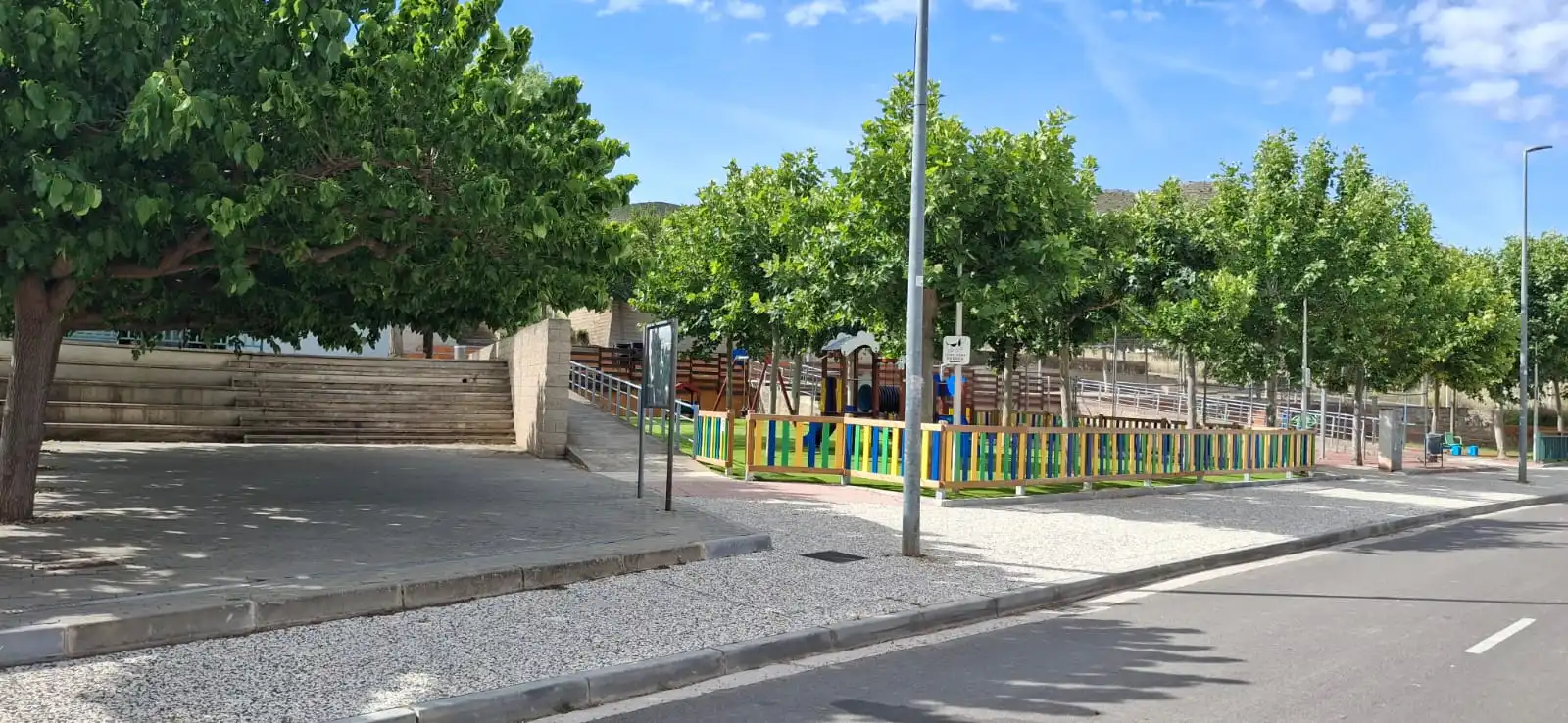 Vista exterior de Casa o xalet en venda en Cadrete amb Calefacció, Jardí privat i Terrassa