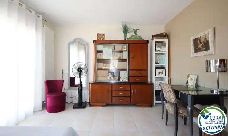 Sala de estar de Casa adosada en venta en Llançà con Aire acondicionado, Calefacción y Terraza
