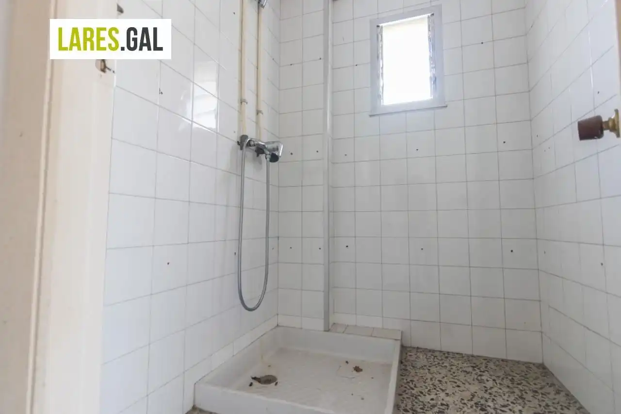 Badezimmer von Fabrikhallen zur Miete in Moaña