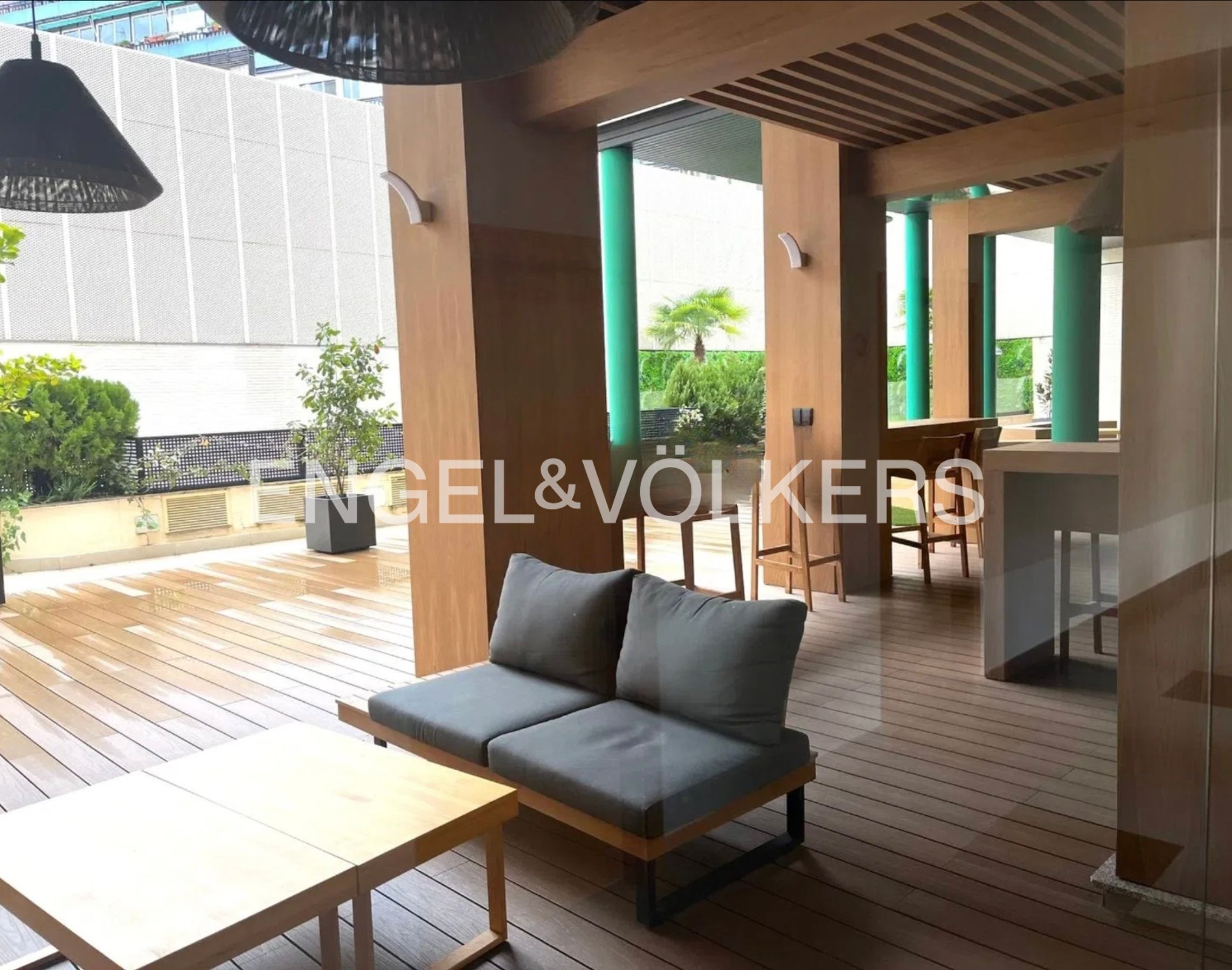 Terrassa de Pis de lloguer en  Madrid Capital amb Aire condicionat, Calefacció i Jardí privat