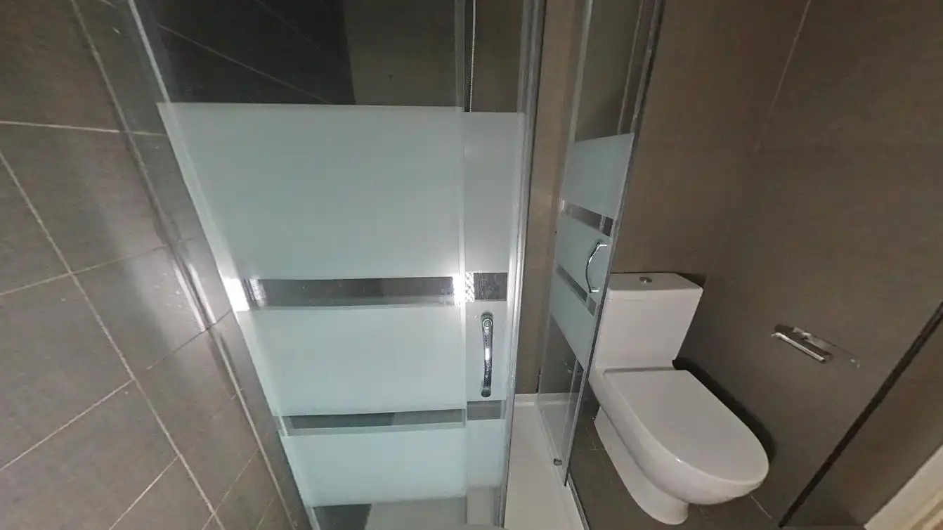 Bany de Pis en venda en Barcelona amb Piscina