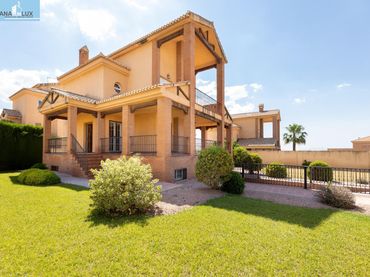 Villa avec piscine à vendre à Calle AJENJO