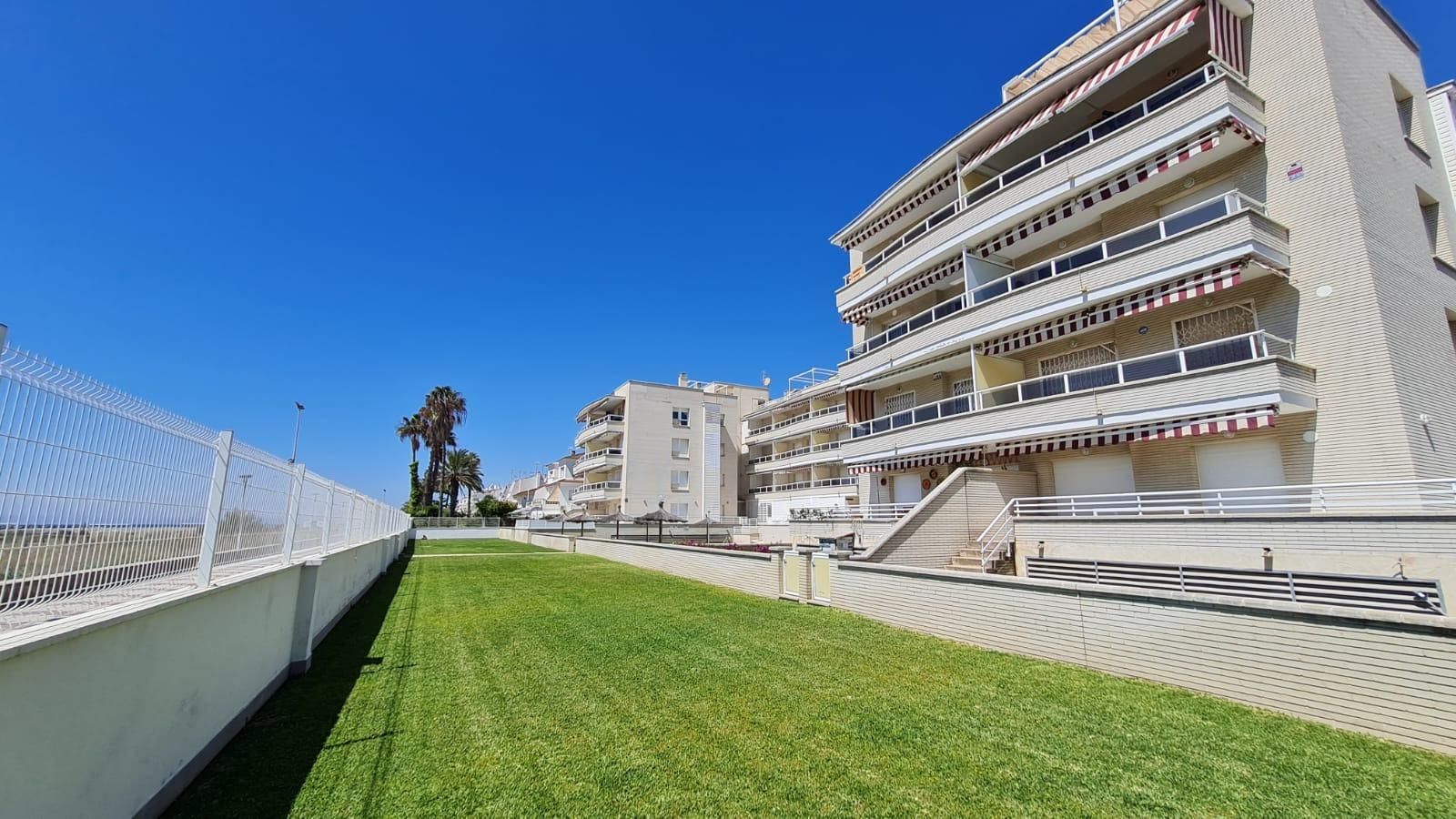 Vista exterior de Pis en venda en Cunit amb Aire condicionat, Calefacció i Terrassa