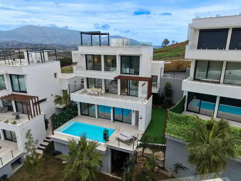 Vista exterior de Casa o xalet de lloguer en Mijas amb Aire condicionat, Calefacció i Jardí privat