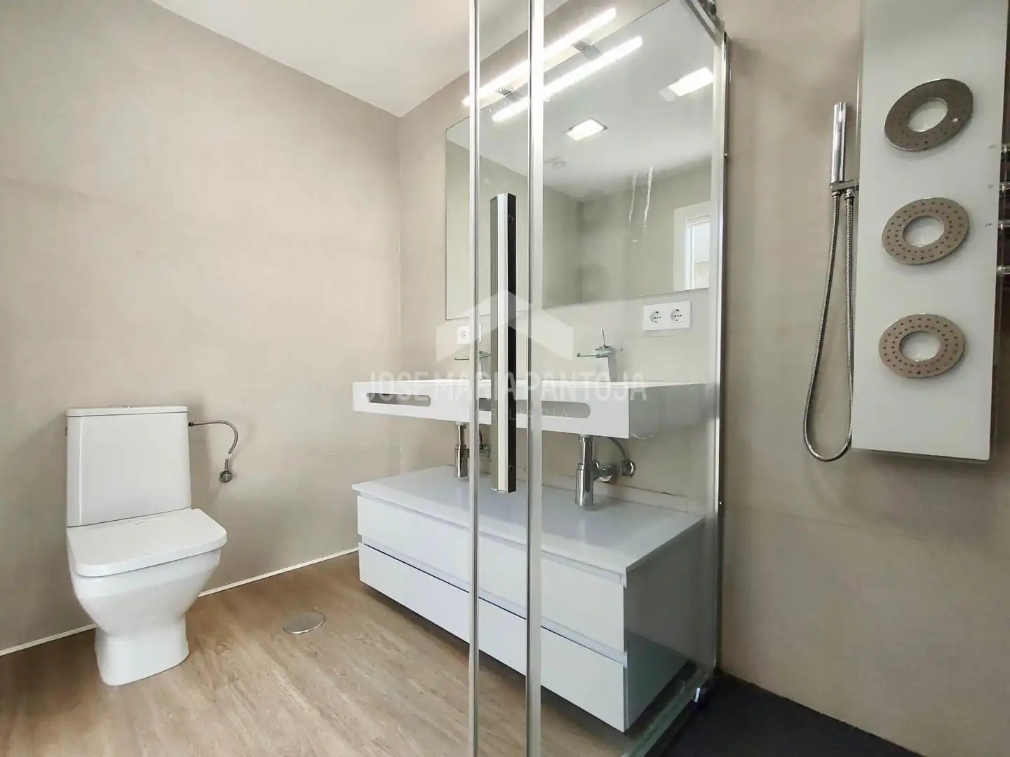 Baño de Casa adosada en venta en Jerez de la Frontera con Aire acondicionado, Calefacción y Jardín privado