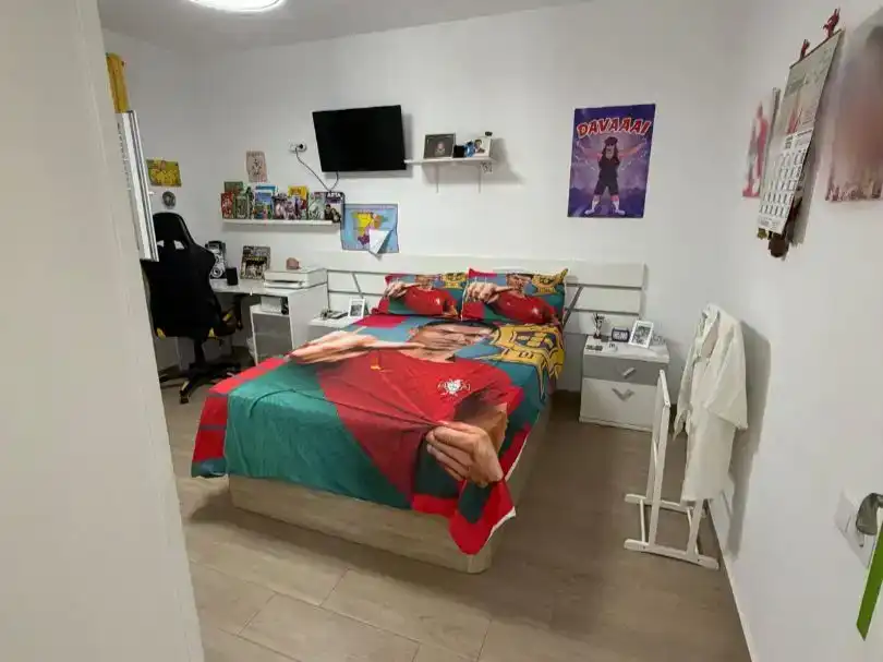 Dormitori de Casa o xalet en venda en La Línea de la Concepción amb Aire condicionat, Jardí privat i Piscina