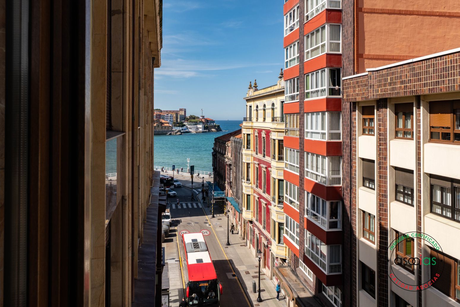 Vista exterior de Pis en venda en Gijón  amb Calefacció