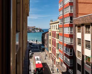 Vista exterior de Pis en venda en Gijón  amb Calefacció