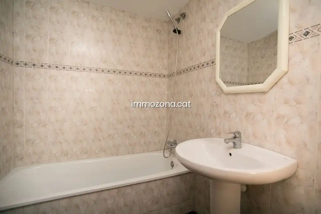 Bany de Apartament en venda en Palafrugell amb Balcó