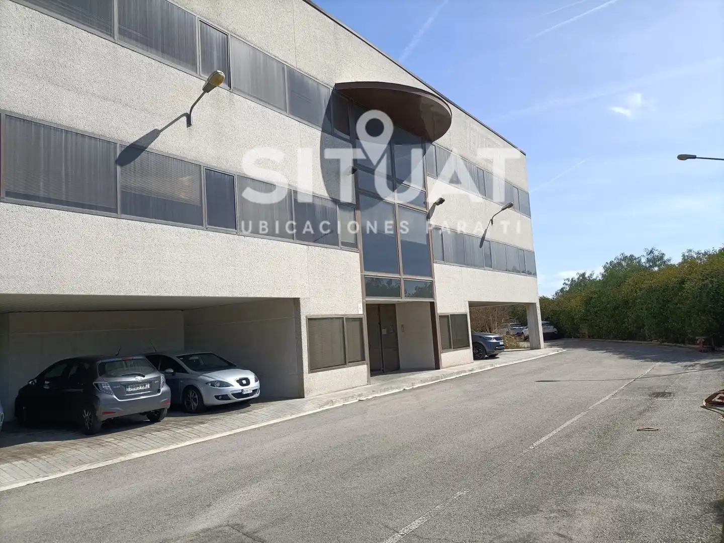 Vista exterior de Nave industrial de alquiler en Barberà del Vallès con Calefacción y Alarma