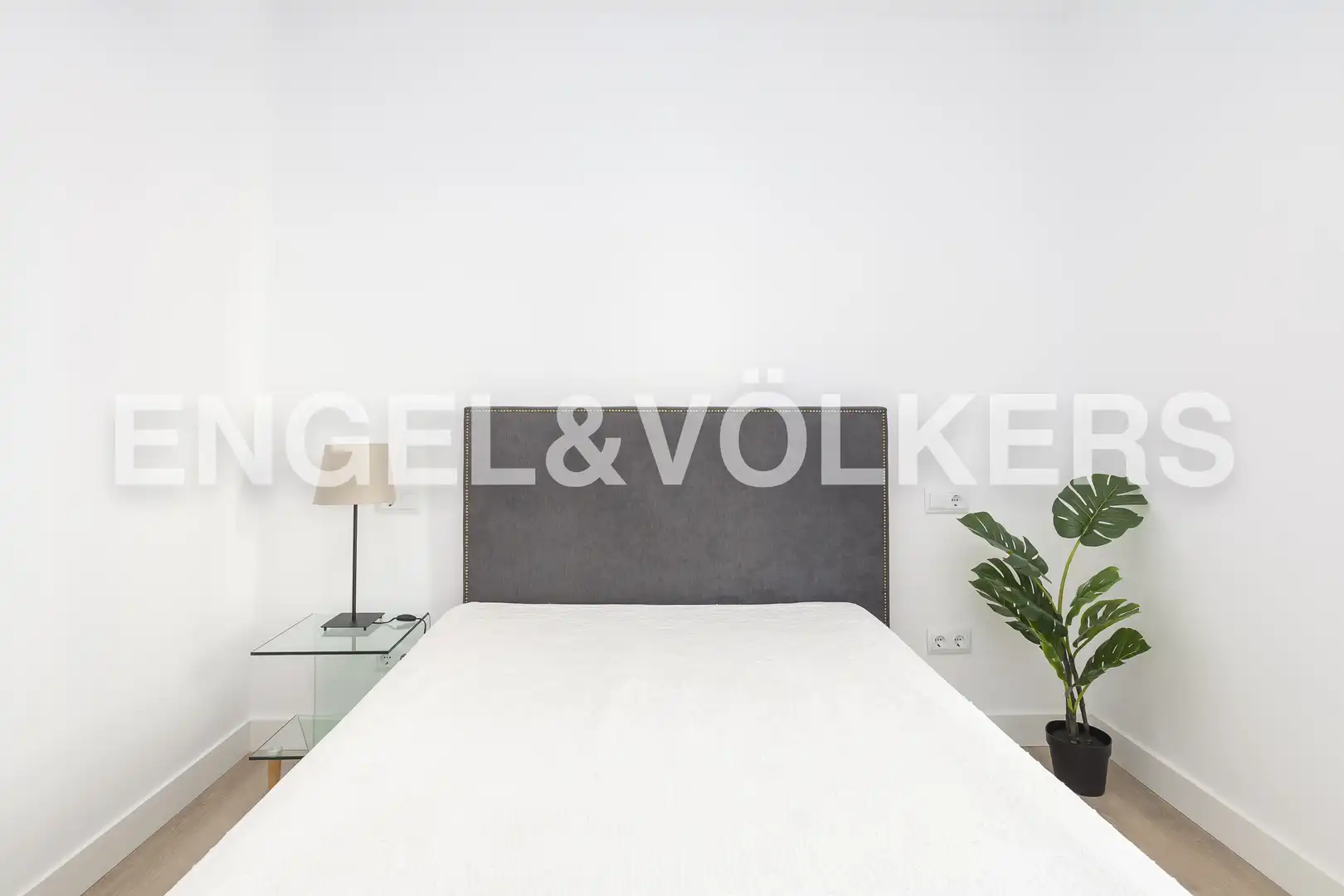 Bedroom of Flat for rent in Madrid  with Air Conditioner, Heating and Furnished