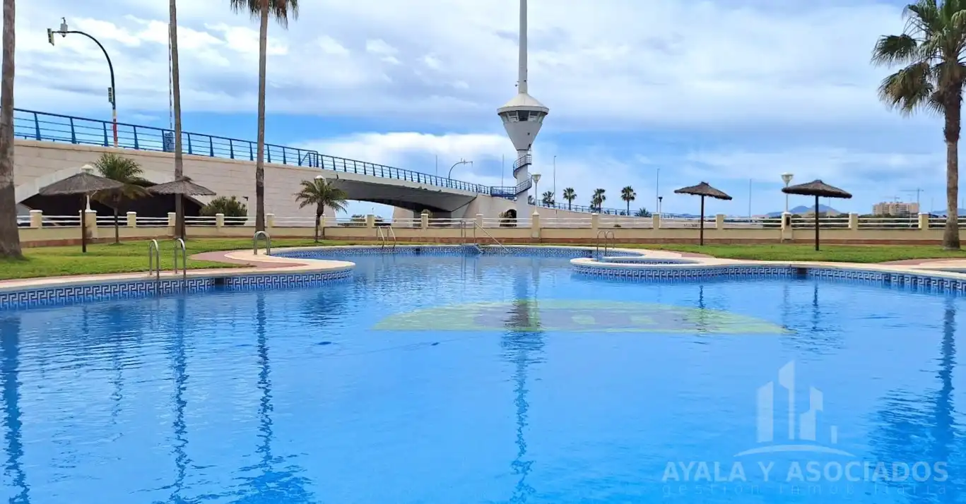Piscina de Piso en venta en La Manga del Mar Menor con Terraza, Trastero y Piscina comunitaria