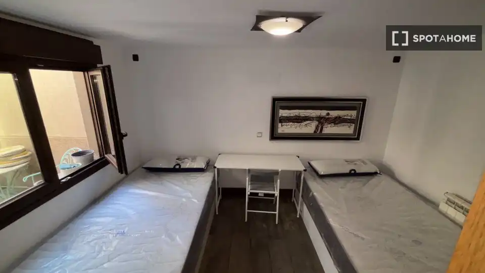 Flat for rent in Madrid  with Air Conditioner, Heating and Furnished