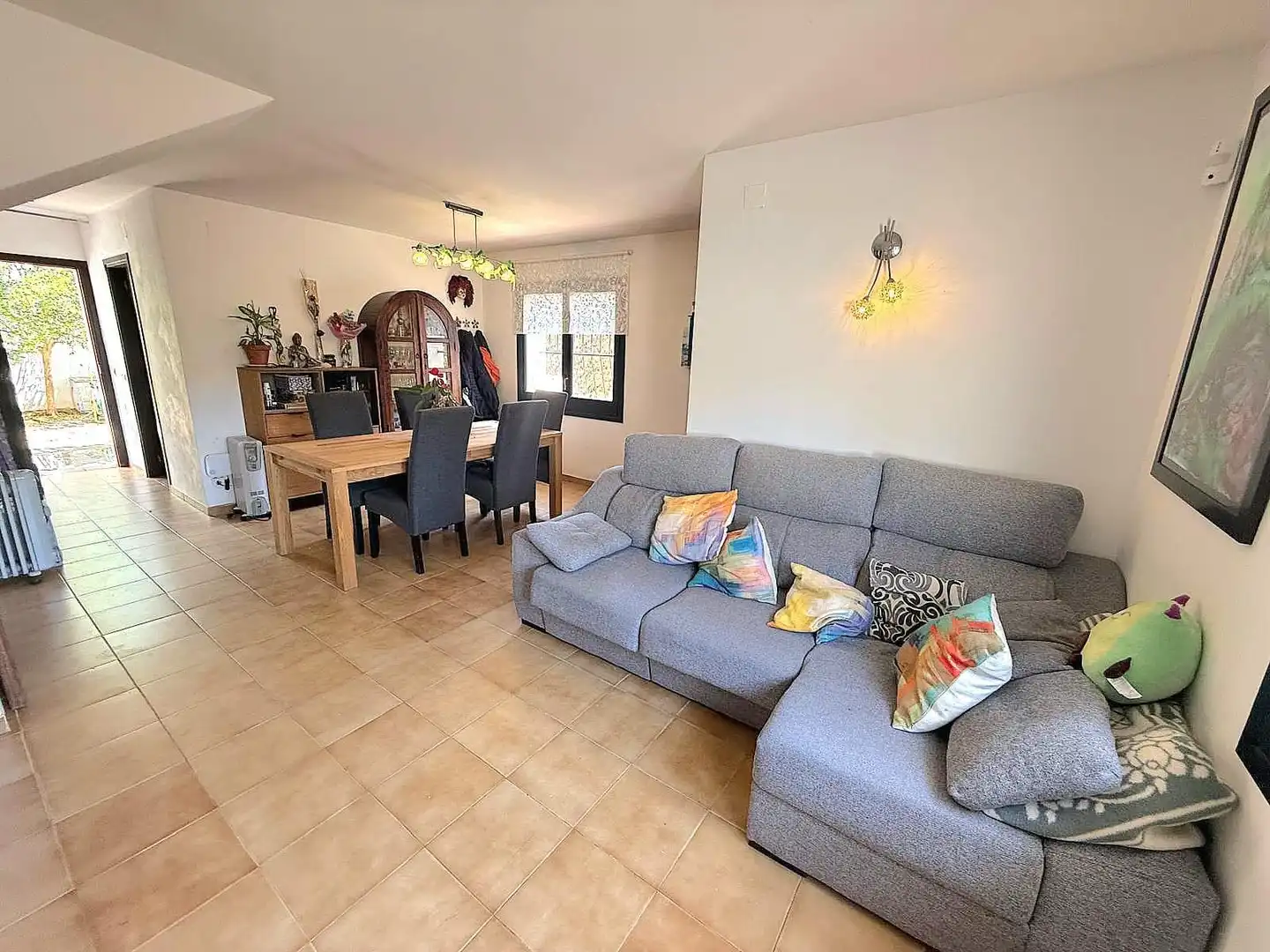 Wohnzimmer von Einfamilien-Reihenhaus zum Verkauf in Calafell mit Privatgarten, Terrasse und Abstellraum