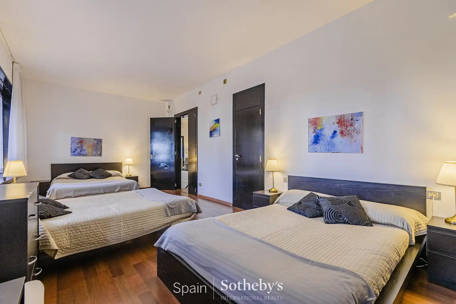 Dormitori de Casa o xalet en venda en Barcelona amb Aire condicionat, Calefacció i Jardí privat