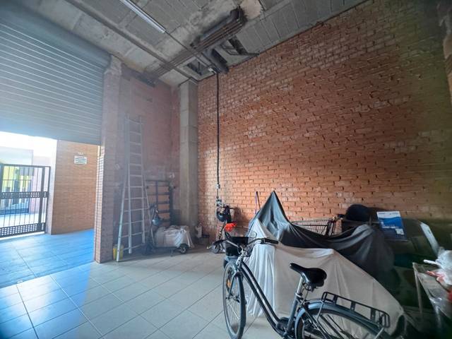 Local comercial en Alquiler en Plaça de Maria Beneyto en El Botànic